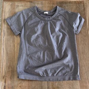 Old Navy Gray Short Sleeve Tee